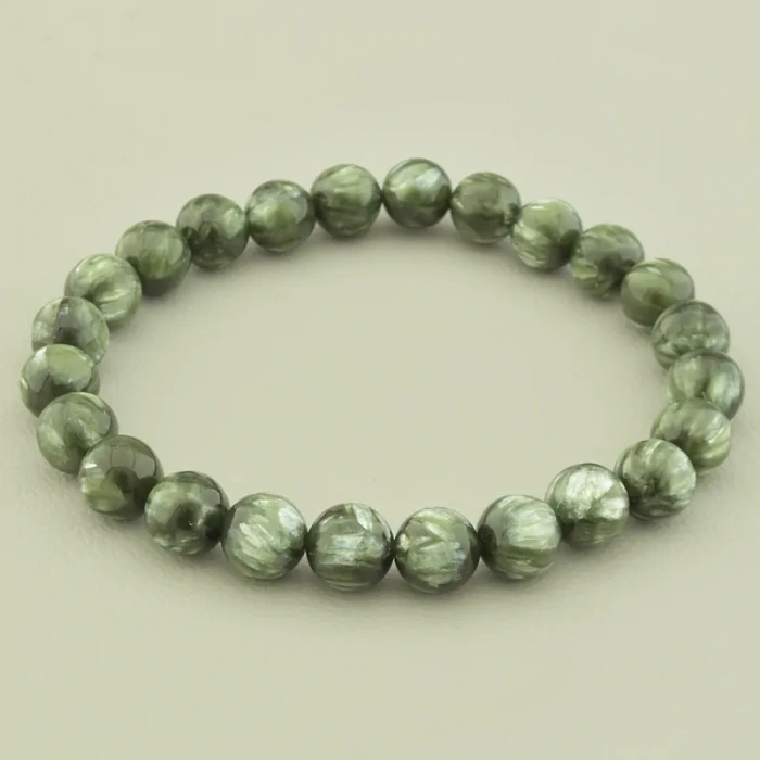 Серафініт: Перо ангела в мінеральному сяйві природи